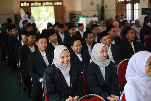 Senyum Bahagia Lulusan SMK TI Annajiyah Bahrul Ulum Siap Songsong Masa Depan Gemilang.